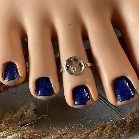 Sterling Silver Peace Sign Toe Ring - Picture 3 of 5